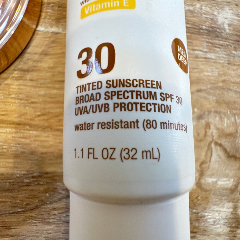 Neutrogena UVA/ UVB SPF 30 Tinted Face Sunscreen and Kokie Blush Bundle - Picture 9 of 12
